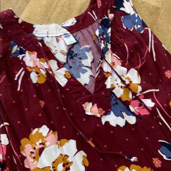 Old Navy Women’s Top - Picture 2 of 2